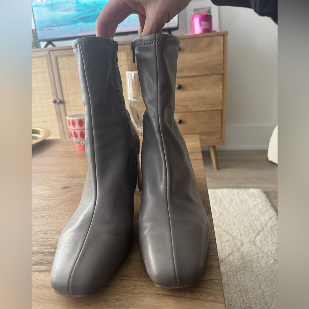 Elegant Gray Women's Boots